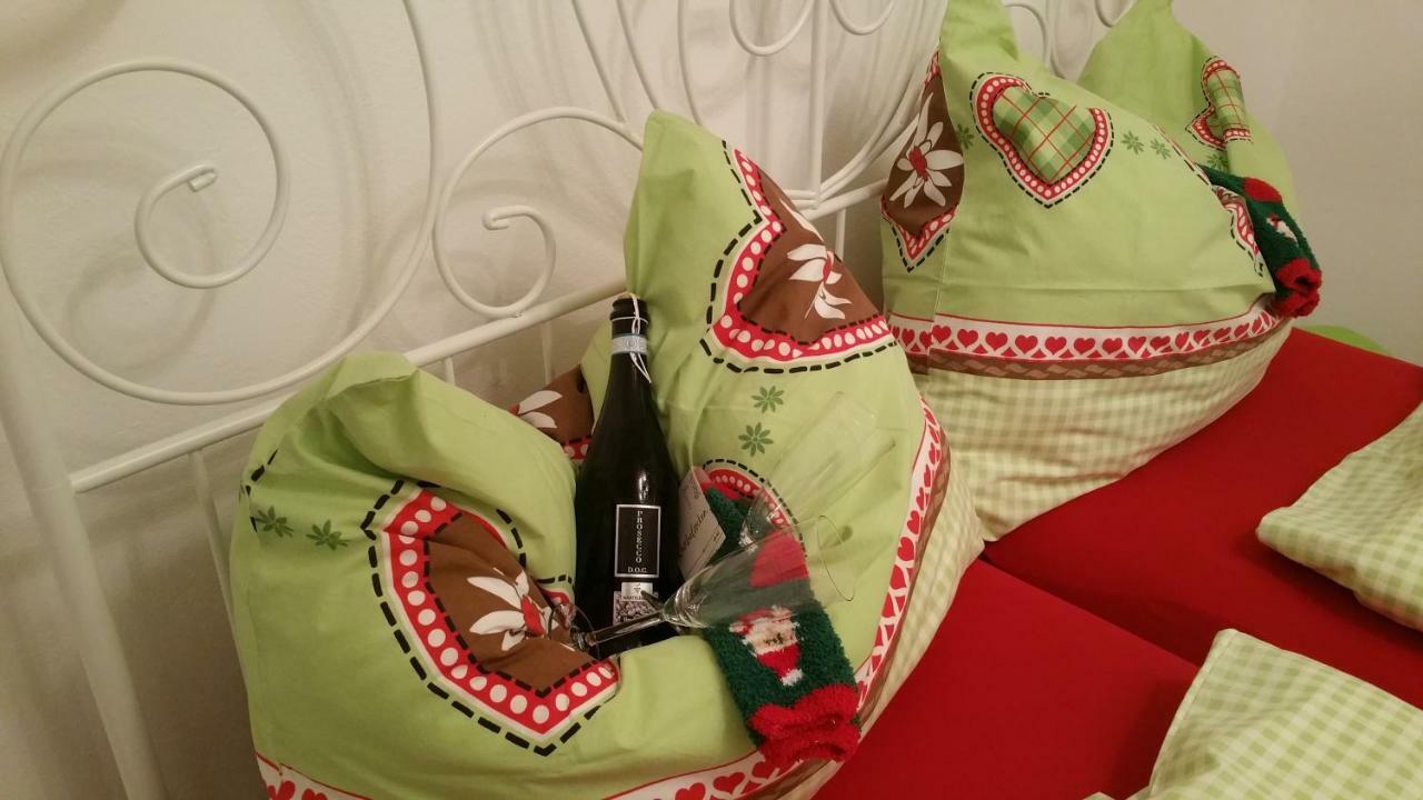 Knusperhaeuschen Maria Nikoletta Witra Exterior foto